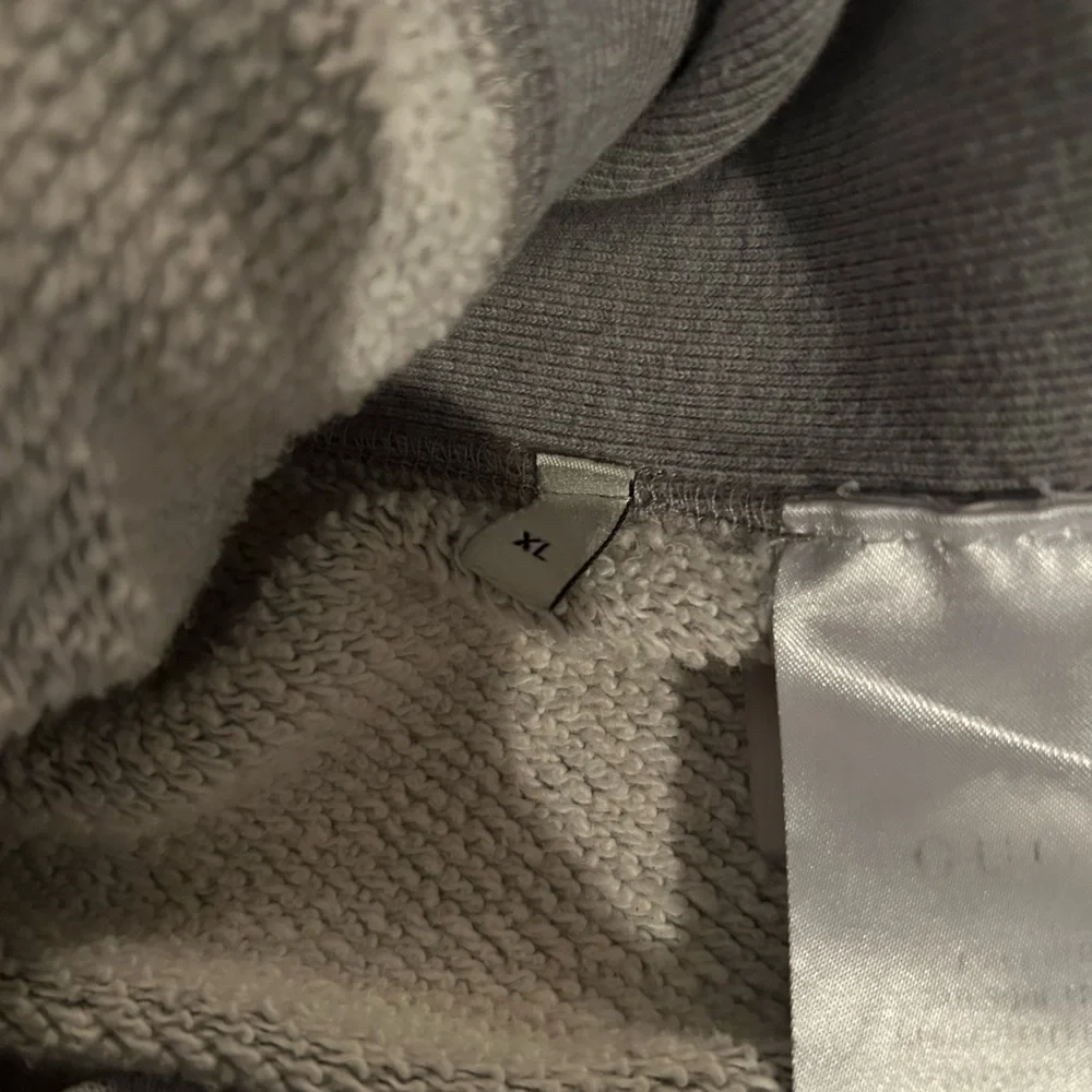 Gucci Gray Logo Crewneck Sweater - Picture 6 of 7
